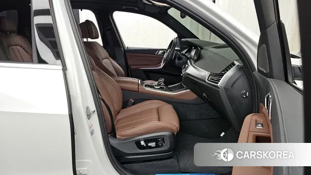 BMW X5 (G05) 2023 Белый из Кореи, фото 2