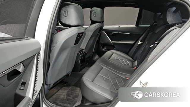 BMW 5 Series (G60) 2024 Белый из Кореи, фото 2