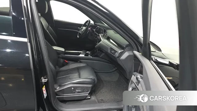 Audi e-Tron 2021 Черный из Кореи, фото 2