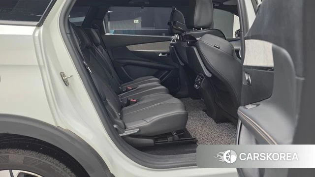 Peugeot 5008 second generation 2022 Белый из Кореи, фото 2