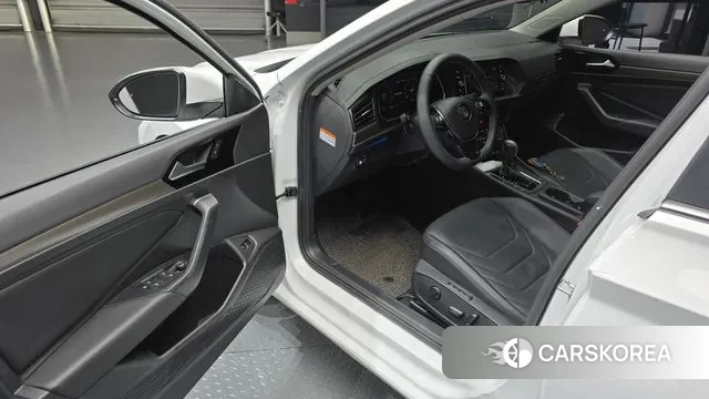 Volkswagen 7th Generation of Jetta 2021 Белый из Кореи, фото 2