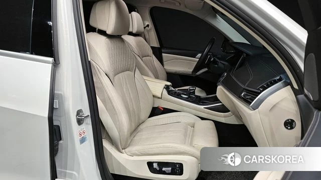 BMW X7 (G07) 2022 Белый из Кореи, фото 2