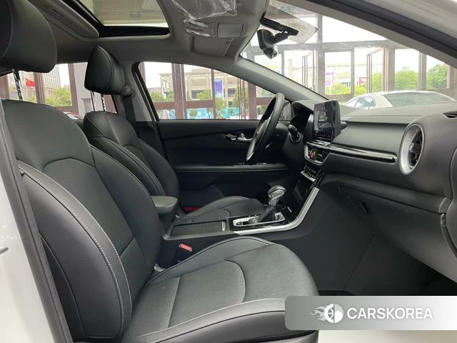 Kia K3 2023 Белый из Китая, фото 2
