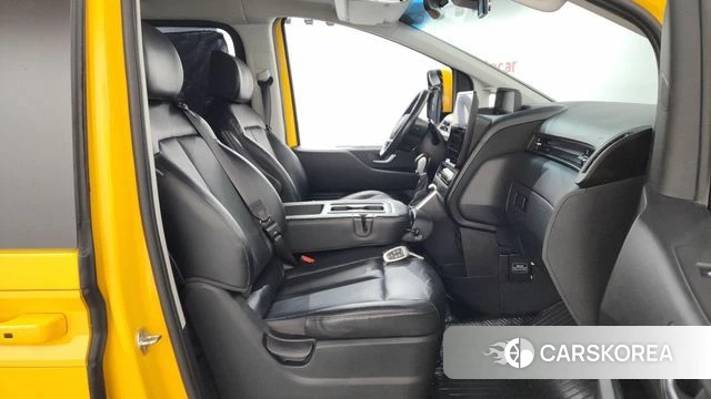 Hyundai Staria 2022 Желтый из Кореи, фото 2