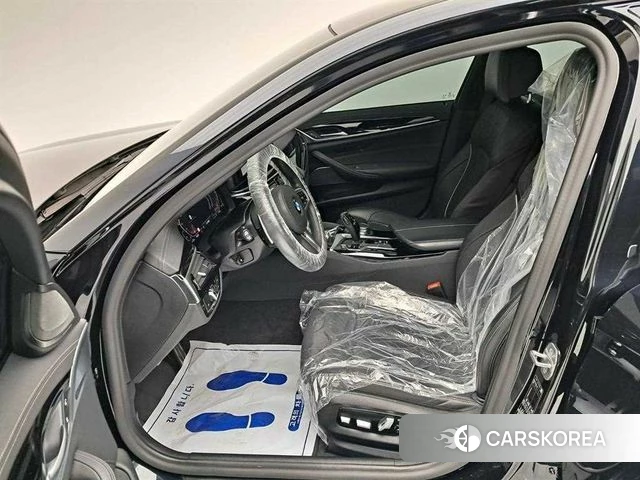 BMW 5 Series (G30) 2021 Черный из Кореи, фото 2