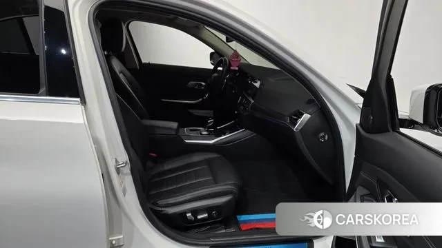 BMW 3 Series (G20) 2020 Белый из Кореи, фото 2