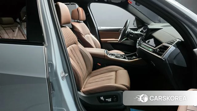 BMW X5 (G05) 2025 Светло-серебряный цвет из Кореи, фото 2