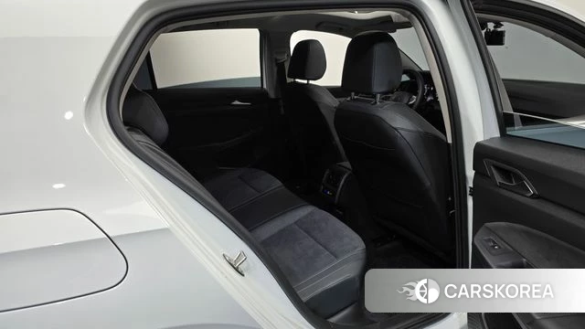 Volkswagen Golf 8th Generation 2025 Белый из Кореи, фото 2