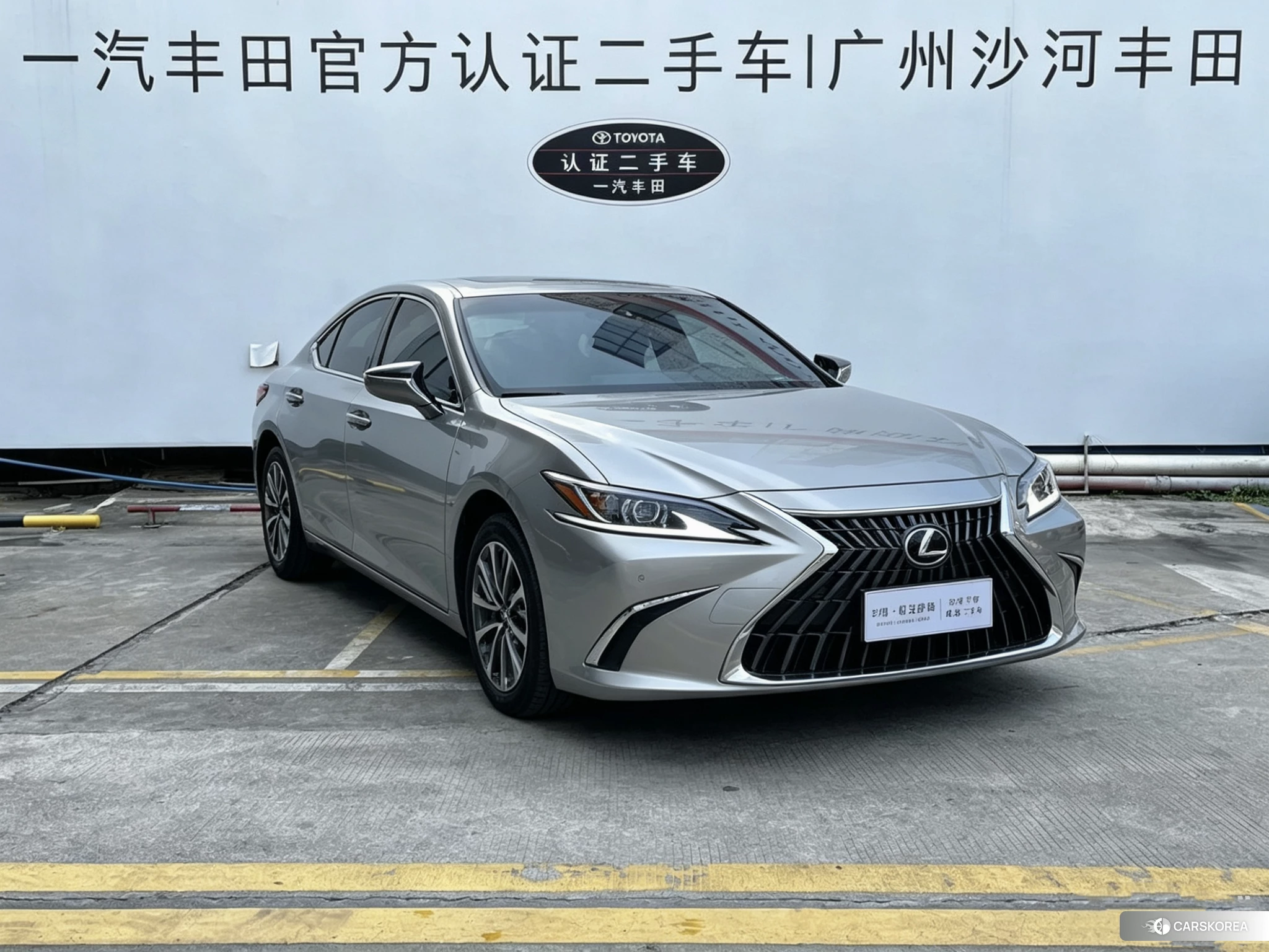 Lexus ES 2022 Серебристо-серый из Китая, фото 2