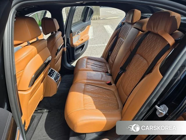 BMW 7 Series (G11) 2022 Черный из Кореи, фото 2