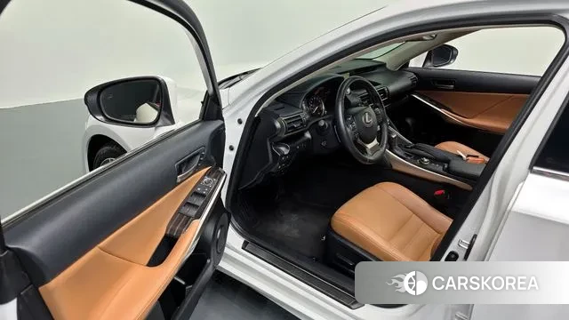 Lexus New IS300 2019 Белый из Кореи, фото 2