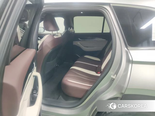 Geely Automobile Xingyue L 2023 Темно-серый из Китая, фото 2