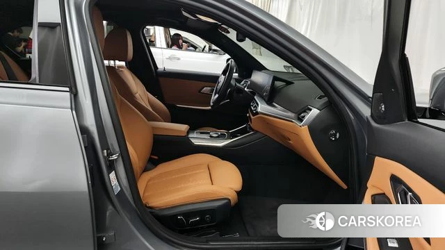 BMW 3 Series (G20) 2024 Серебристо-серый из Кореи, фото 2