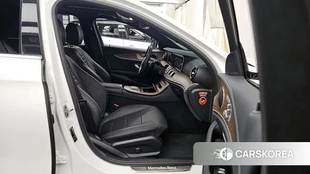 Mercedes-Benz E-Class W213 2022 Белый из Кореи, фото 2