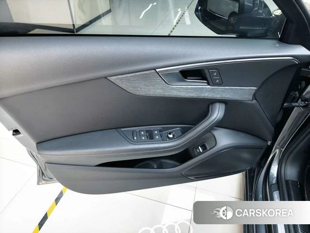 Audi A4L 2022 Темно-серый из Китая, фото 2