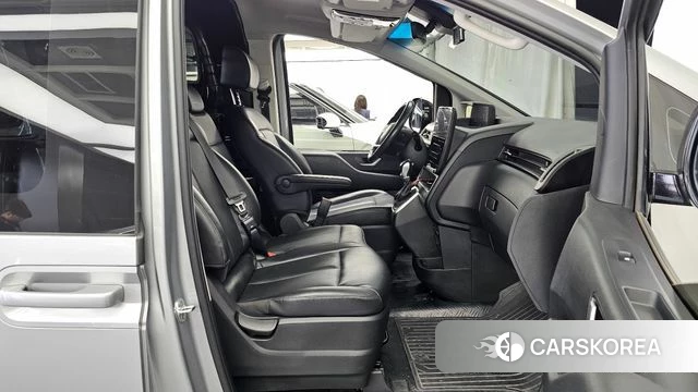 Hyundai Staria 2021 Серебристо-серый из Кореи, фото 2