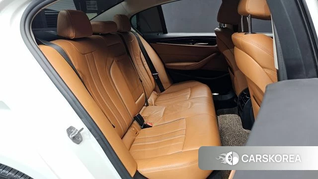 BMW 5 Series (G30) 2018 Белый из Кореи, фото 2