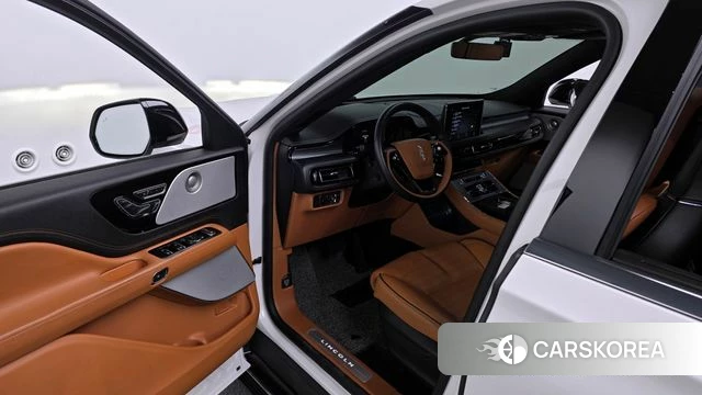 Lincoln Aviator 2nd generation 2023 Белый из Кореи, фото 2