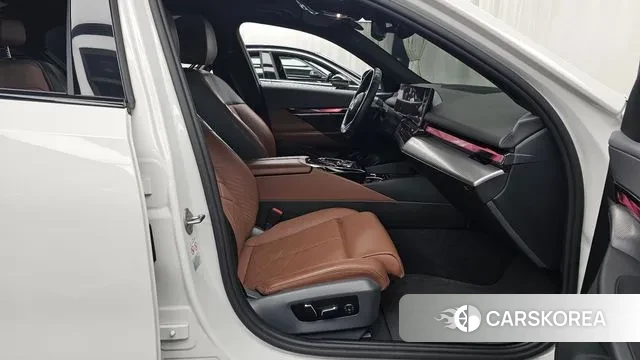 BMW i5 (G60) 2023 Белый из Кореи, фото 2