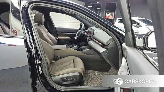 BMW 5 Series (G60) 2024 Синий из Кореи, фото 2