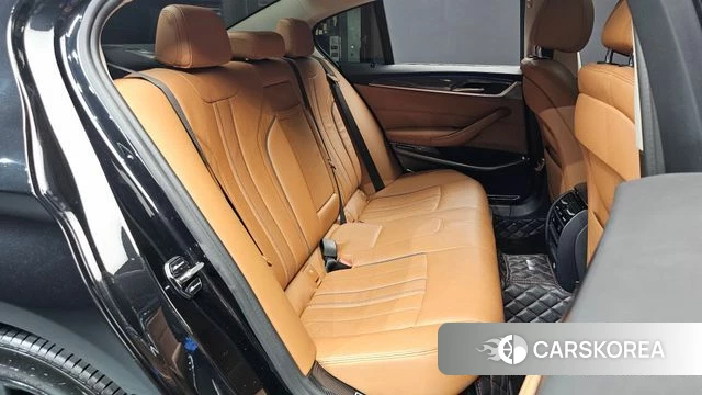 BMW 5 Series (G30) 2018 Черный из Кореи, фото 2