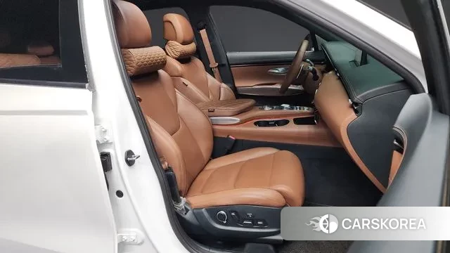 Genesis GV70 2023 Белый из Кореи, фото 2