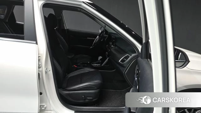 Kia Seltos 2022 Белый из Кореи, фото 2