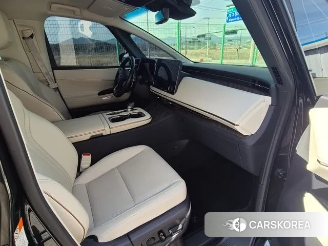 Lexus LM Second Generation 2024 Черный из Кореи, фото 2