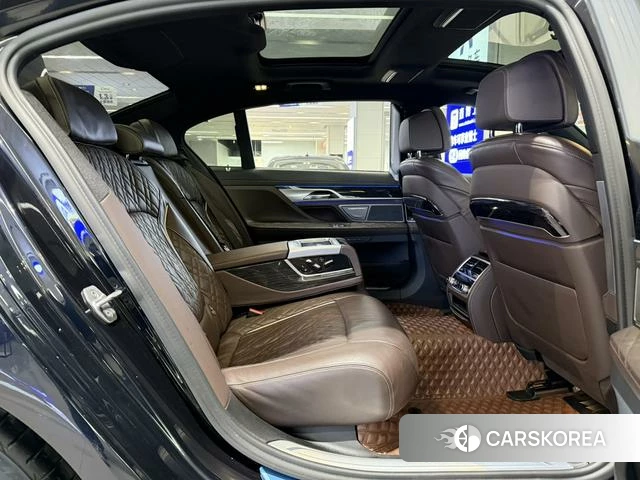 BMW 7 series 2022 Черный из Китая, фото 2