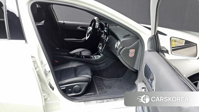 Mercedes-Benz A-Class W176 2018 Белый из Кореи, фото 2