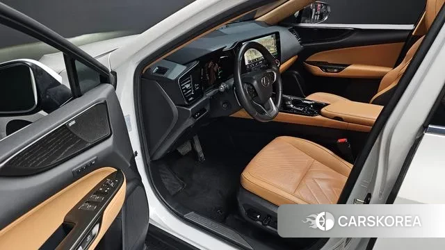 Lexus NX350h Second generation 2023 Белый из Кореи, фото 2