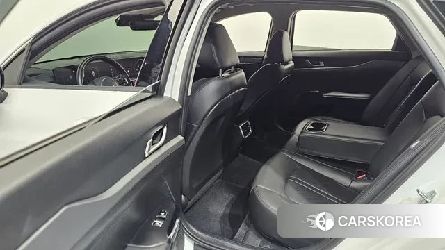 Kia The New K5 3rd generation 2023 Белый из Кореи, фото 2