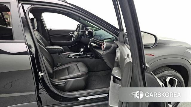 Chevrolet (GM Daewoo) Trax Crossover 2024 Черный из Кореи, фото 2