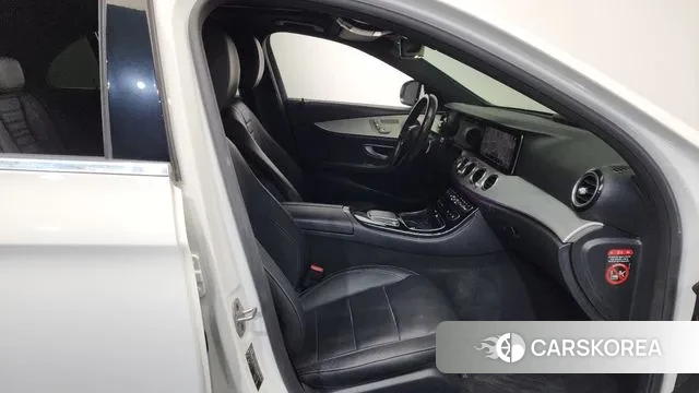 Mercedes-Benz E-Class W213 2021 Белый из Кореи, фото 2