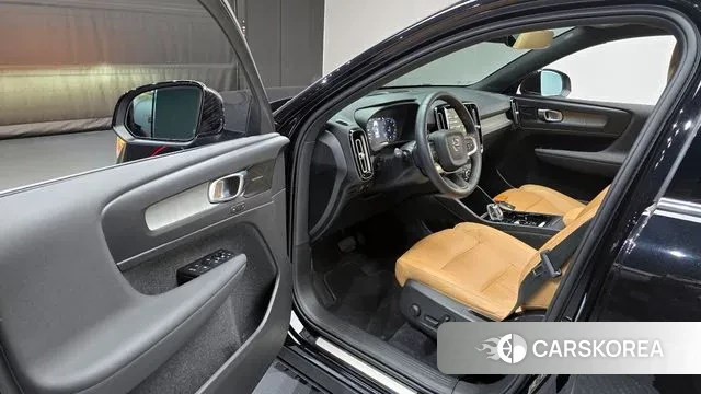 Volvo XC40 2021 Черный из Кореи, фото 2