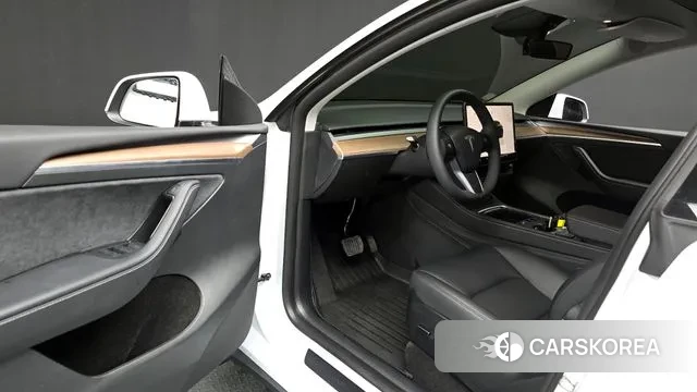 Tesla Model Y 2025 Белый из Кореи, фото 2