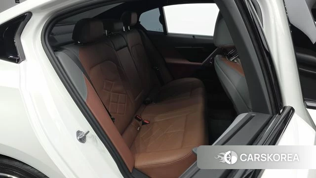 BMW 5 Series (G60) 2024 Белый из Кореи, фото 2