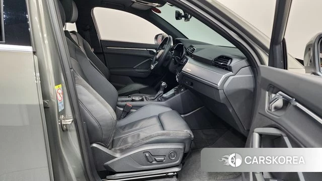 Audi Q3 (F3) 2020 Серый из Кореи, фото 2