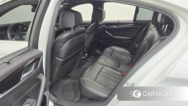 BMW 5 Series (G30) 2018 Белый из Кореи, фото 2