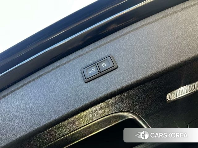 Audi Q5L 2021 Черный из Китая, фото 2