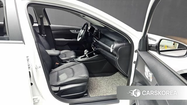 Kia The New K3 2nd generation 2022 Белый из Кореи, фото 2