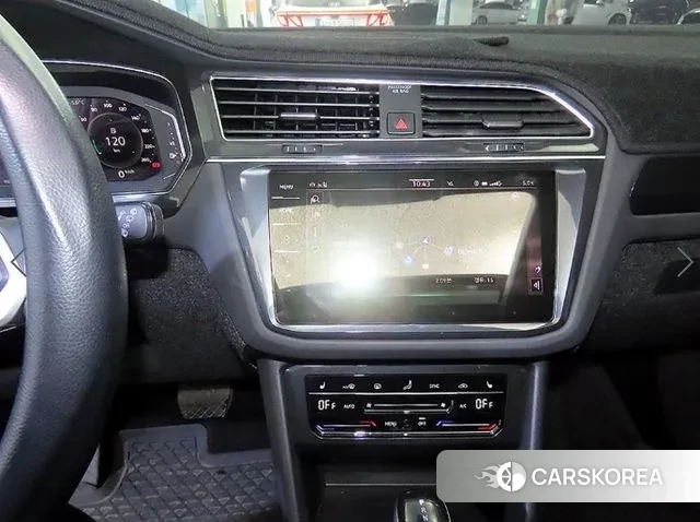 Volkswagen Tiguan second Generation 2022 Серебристо-серый из Кореи, фото 2