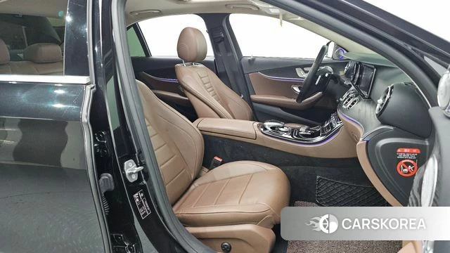 Mercedes-Benz E-Class W213 2018 Черный из Кореи, фото 2