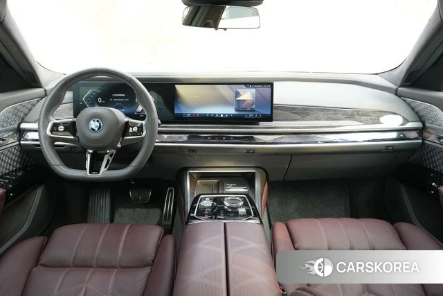 BMW i7 2023 Черный из Китая, фото 2