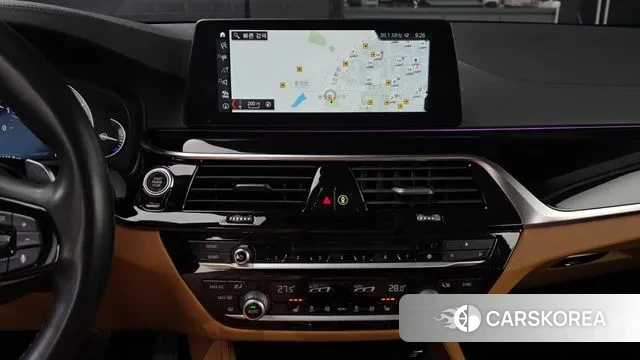 BMW 5 Series (G30) 2018 Серебристо-серый из Кореи, фото 2