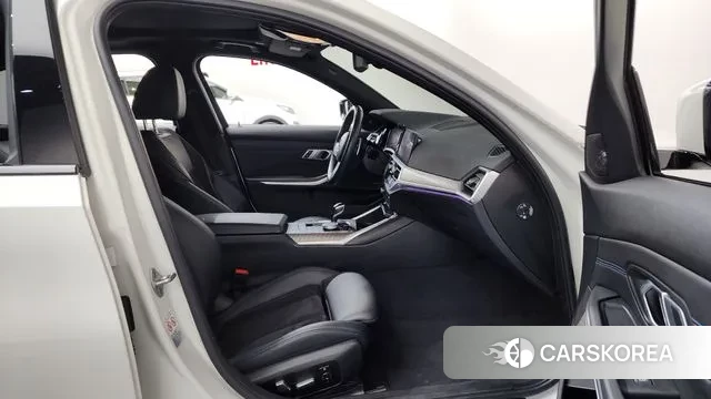 BMW 3 Series (G20) 2020 Белый из Кореи, фото 2