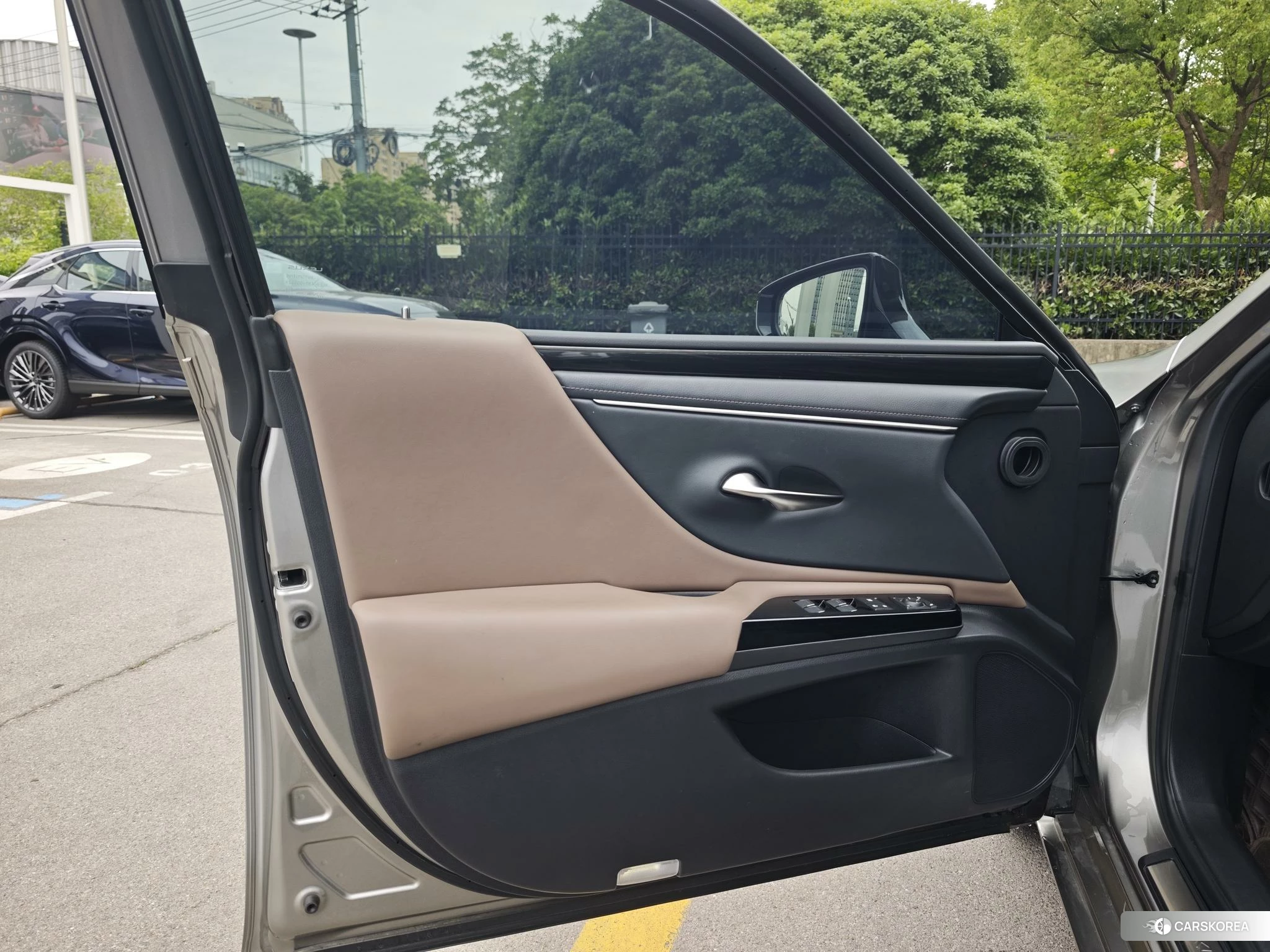 Lexus ES 2022 Серебристо-серый из Китая, фото 2