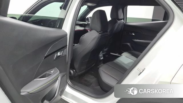 Peugeot e-2008 second generation 2023 Белый из Кореи, фото 2