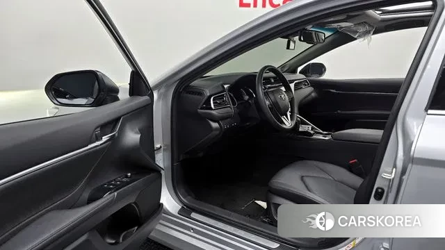 Toyota Camry (XV70) 2018 Серебряный из Кореи, фото 2