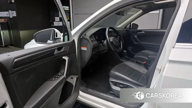 Volkswagen Tiguan Allspace 2020 Белый из Кореи, фото 2